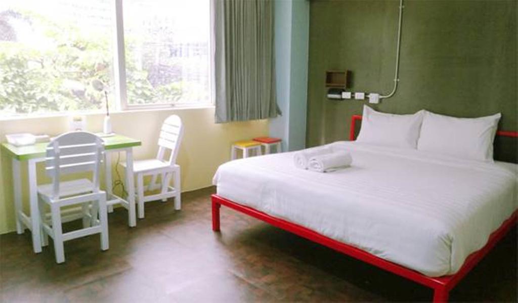 Saphaipae Hostel Bangkok Exterior photo