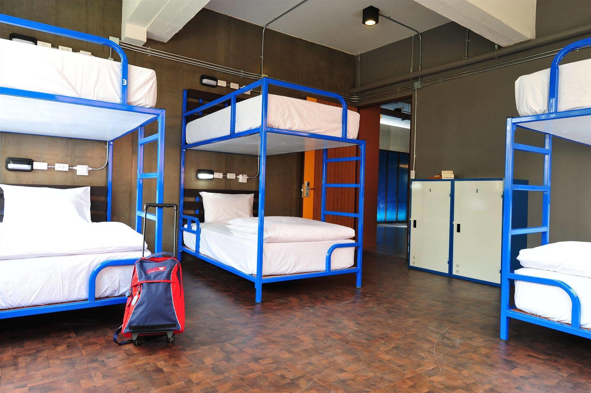 Saphaipae Hostel Bangkok Exterior photo