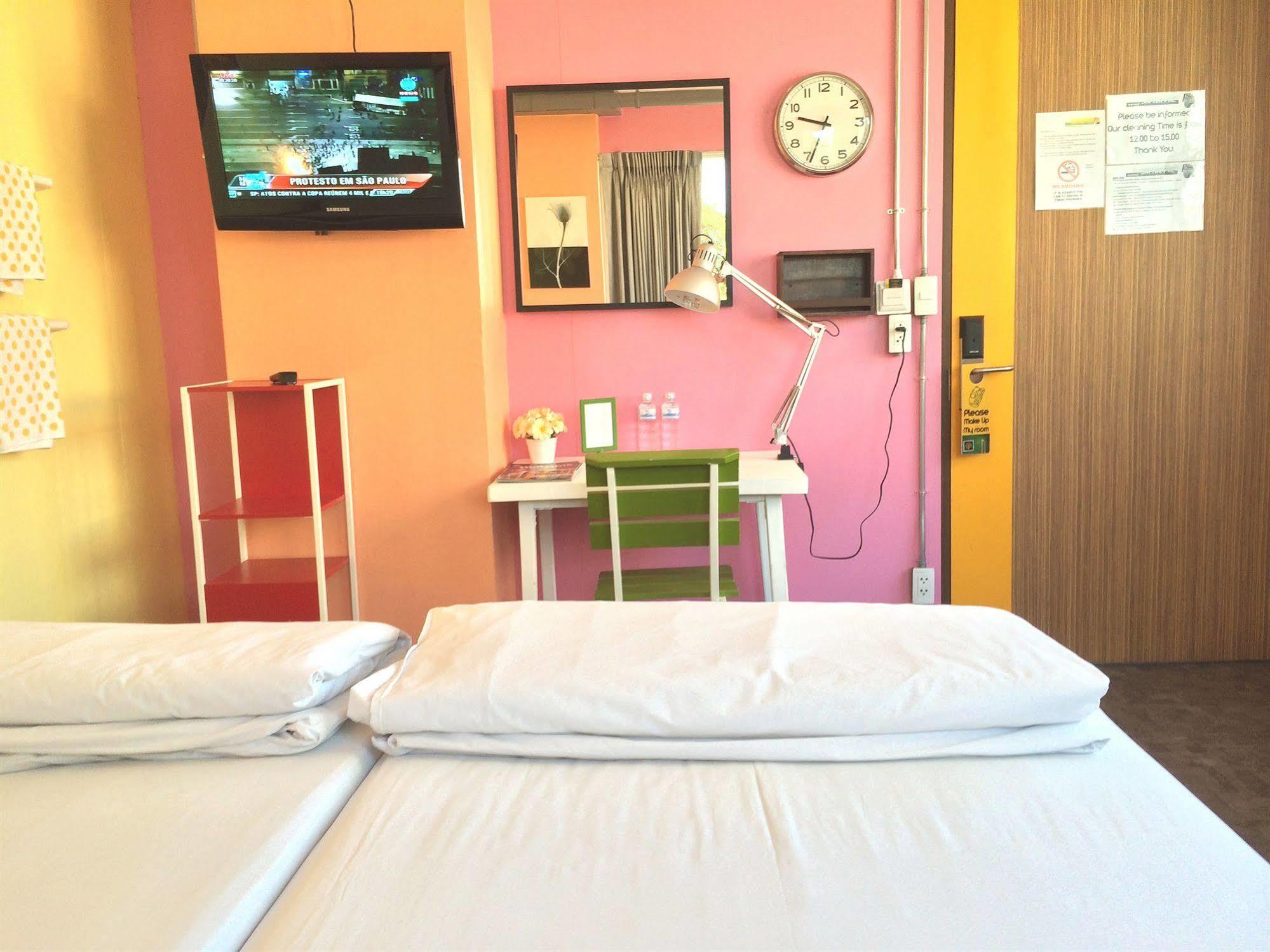 Saphaipae Hostel Bangkok Exterior photo